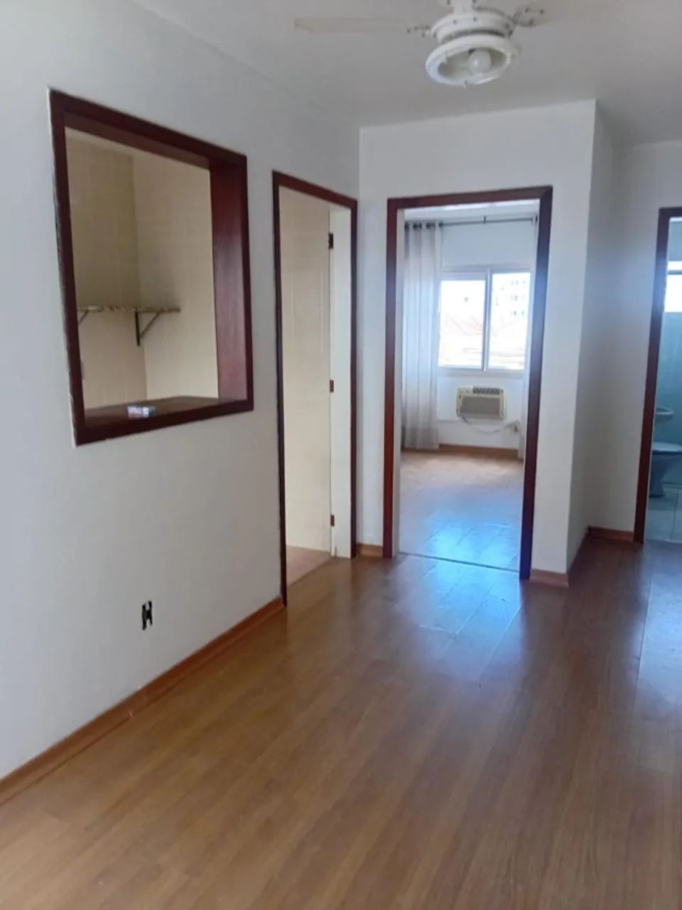 Alugo apartamento de 1 dormitório