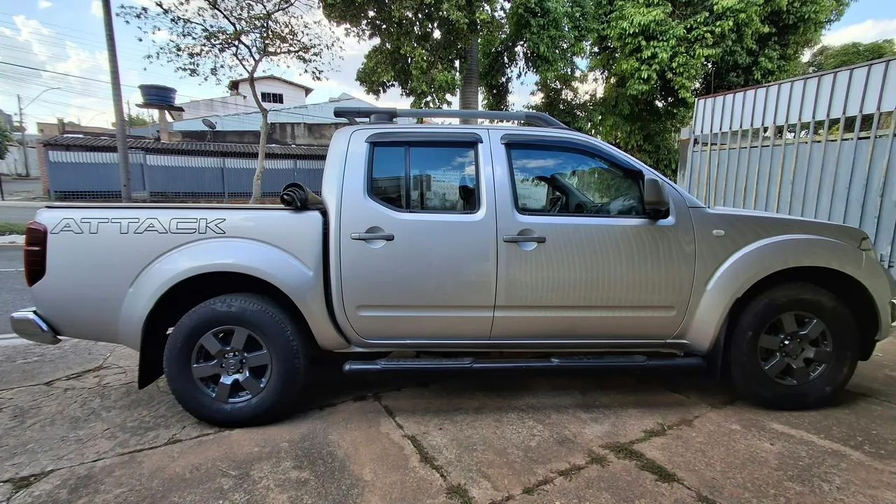 Nissan Frontier SV Attack CD 4X2 2.5 TB Diesel 2015 - Foto 5