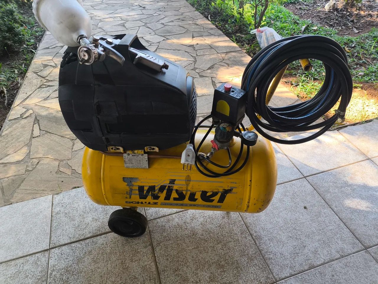 Kit Compressor de ar Schulz Twister 25L + Mangueira 10m Nova + Pistola 1.4 aceito poposta