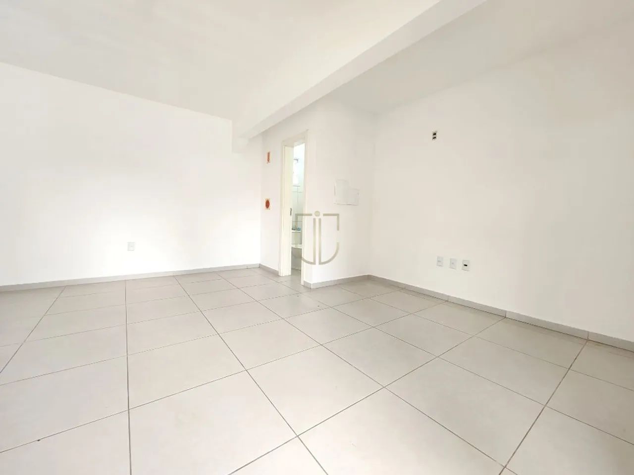 Sala comercial com 28,50 m² no Centro de Navegantes