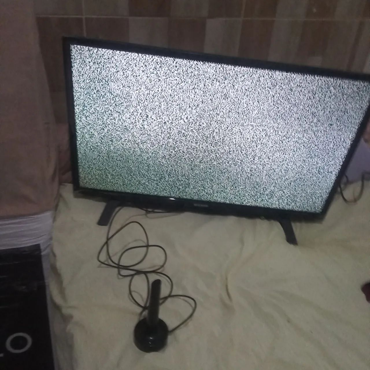 Vendo uma TV Toshiba 32 polegadas pouco tempo de uso! - Foto 3