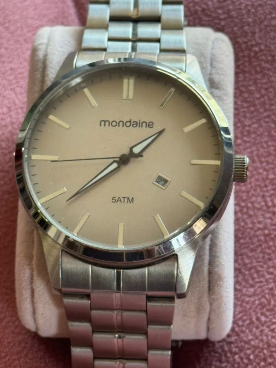 Relógio Mondaine prateado com mostrador champagne e data - Foto 3