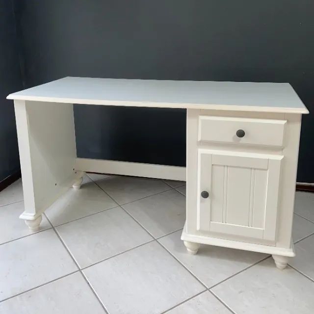 Escrivaninha/ mesa de escritório
