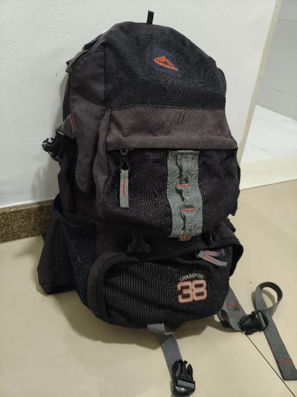 Mochila Trilhas e Rumos Crampon 38L - Foto 4