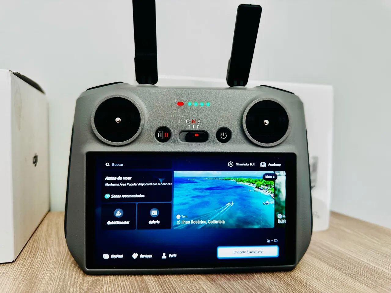 DJI RC2 - CONTROLE PARA DRONES DJI RC2 COM TELA SEM DETALHES