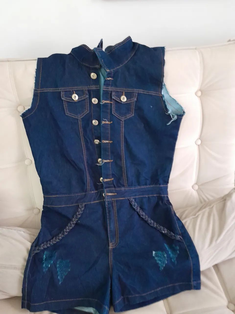 Macaquinho jeans plus size