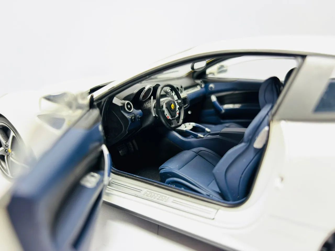 Miniatura Ferrari FF 1/18 Hotwheels  - Foto 5