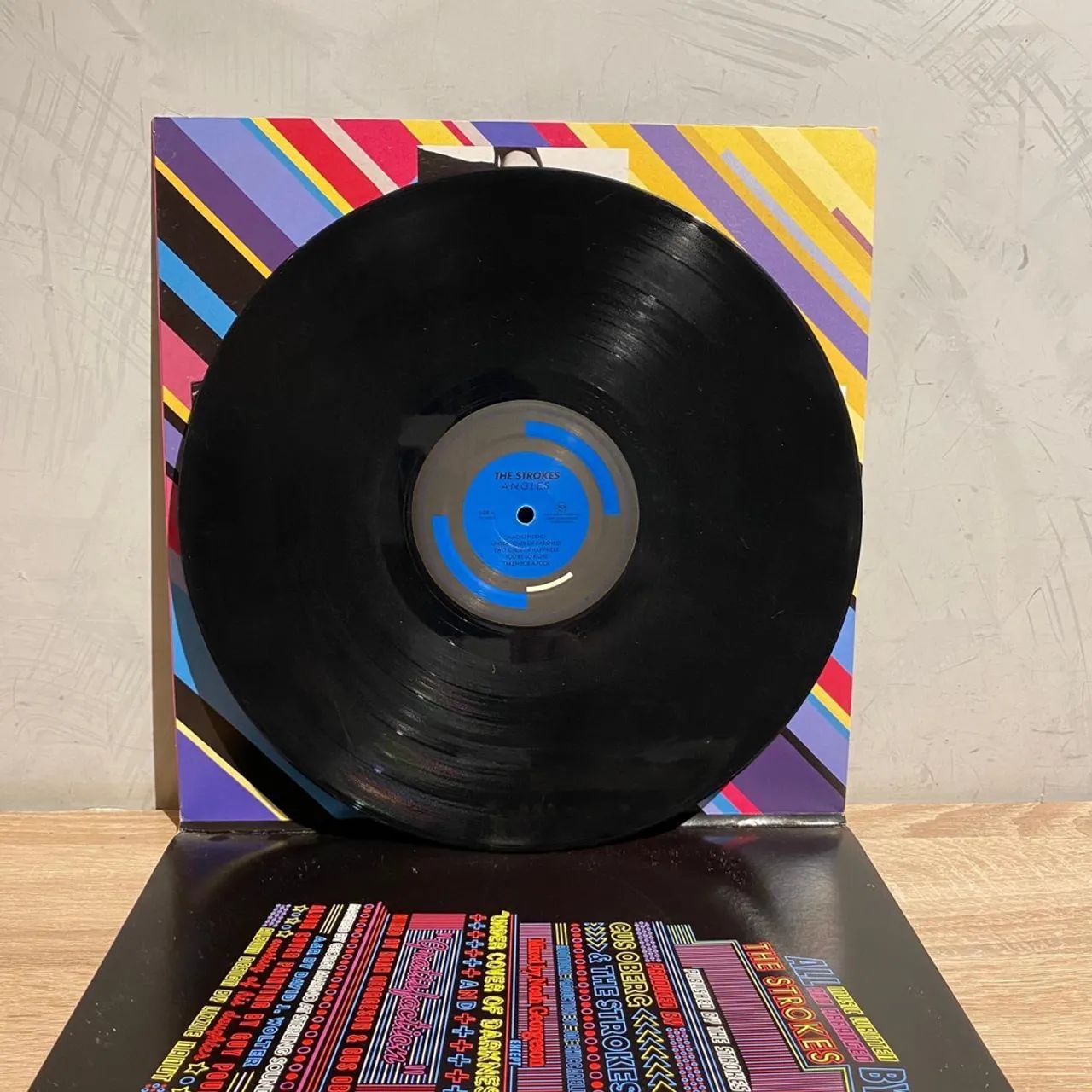 Vinil The Strokes - Angles (LP 2011 - 1ª Prensagem EUA/RCA Gatefold) - Foto 2