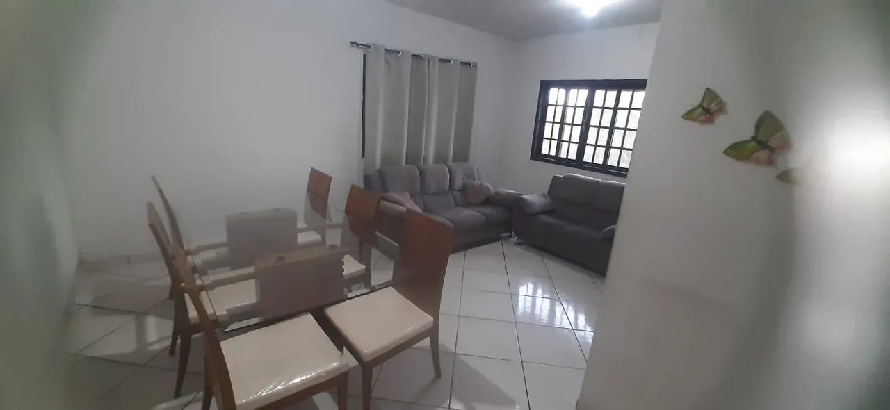 Vendo casa com terreno grande e três kitinet em Seropédica 