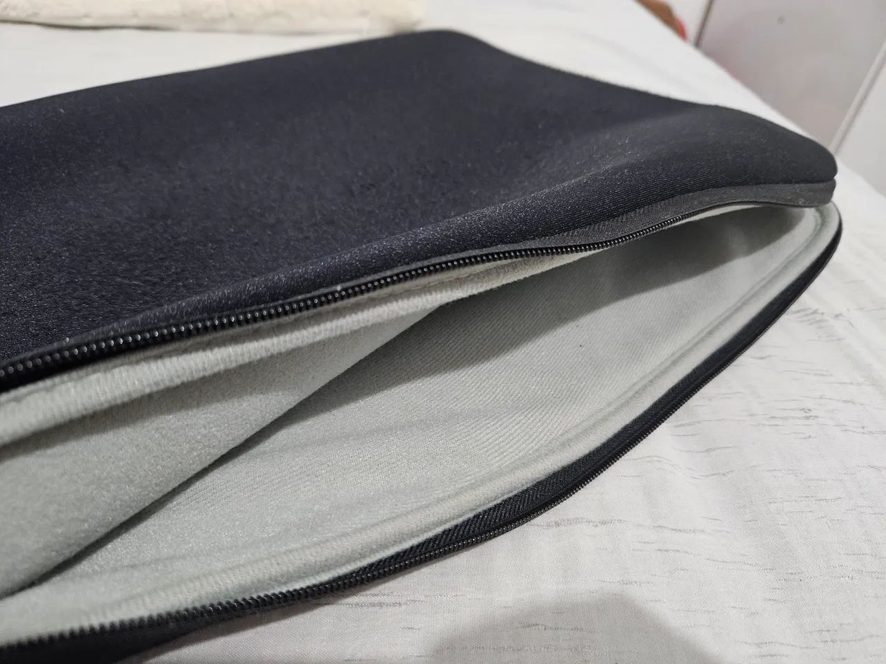 Capa de Notebook/IPad Slim preta - Macia e resistente - Foto 3