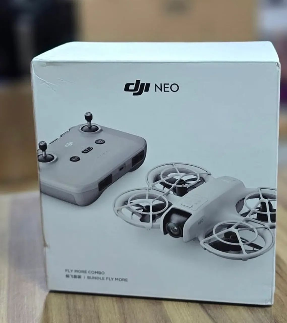 Drone DJI Neo Fly More Combo DN1A0626 (RC-N3) Anatel 4K com GPS - Cinza Claro