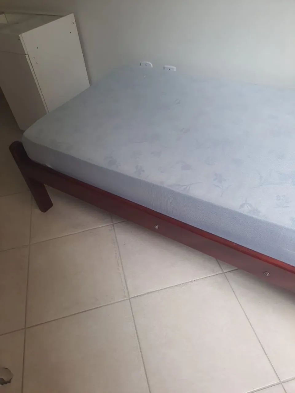 Vendo cama com colchão  - Foto 4