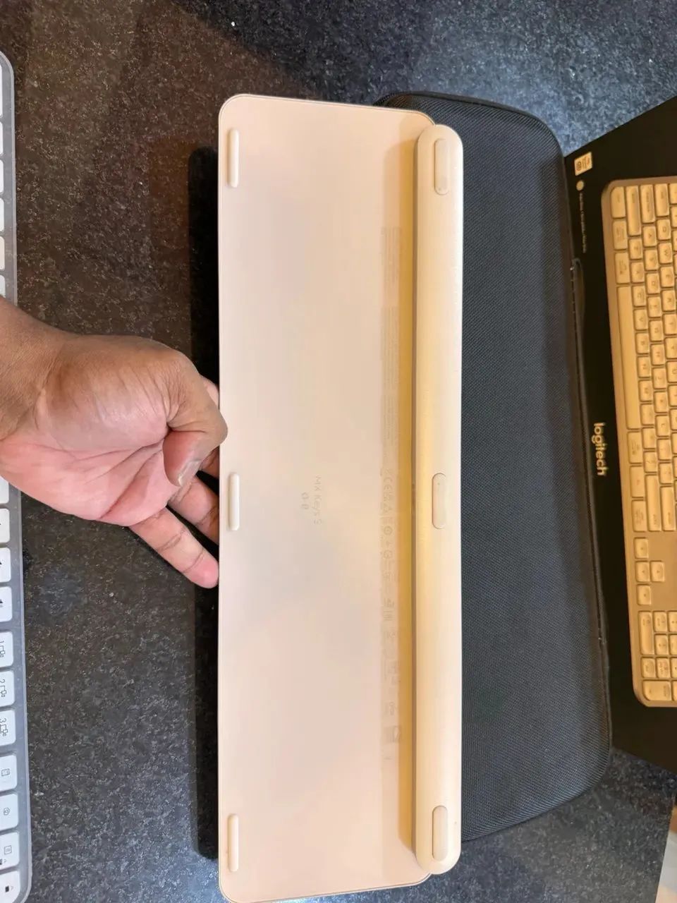 Teclado Logitech MX Keys S Branco com Case Protetora e Película - Foto 3