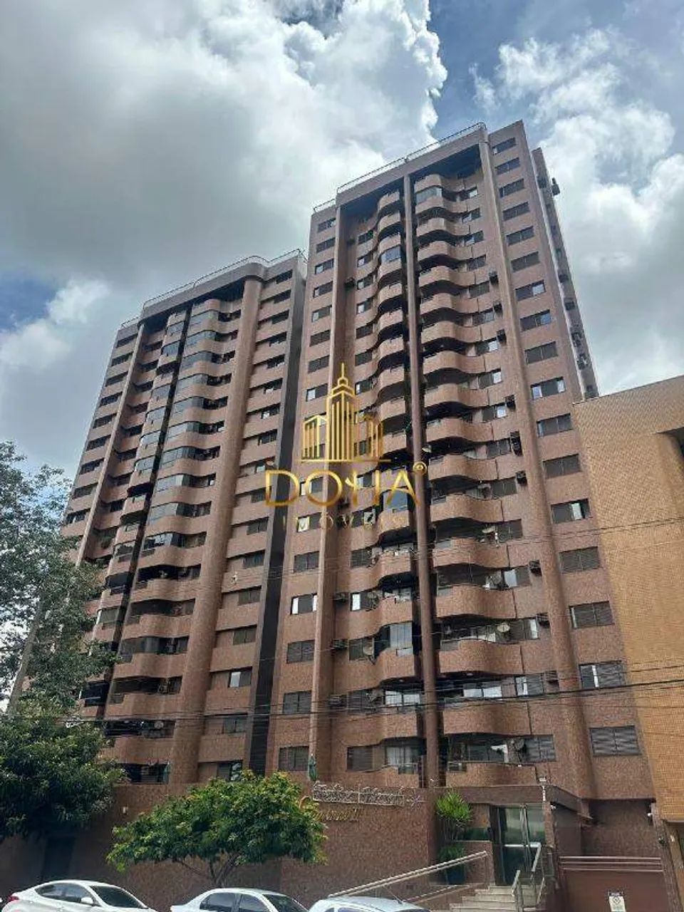 APARTAMENTO COM DUAS SUÍTES E DOIS QUARTOS - ÁREA NOBRE