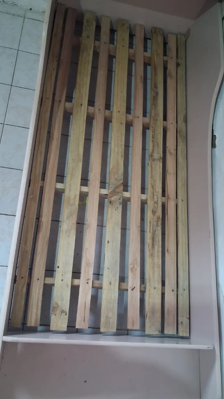 Cama Infantil (Mini Cama) Rosa com Prateleiras Integradas - Foto 2