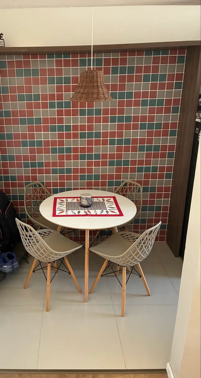 Conjunto Mesa E 4 Cadeiras 