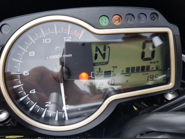 Suzuki GSR750 - Foto 4