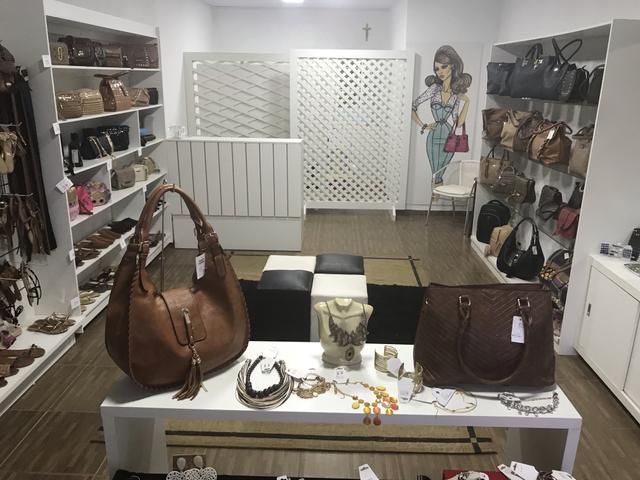 Vendo móveis para loja de calçados e acessórios