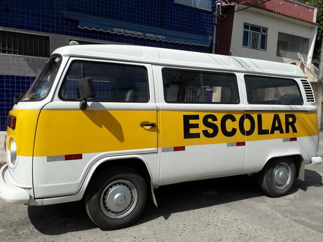 Vendo Kombi Escolar R$ 18.500,00