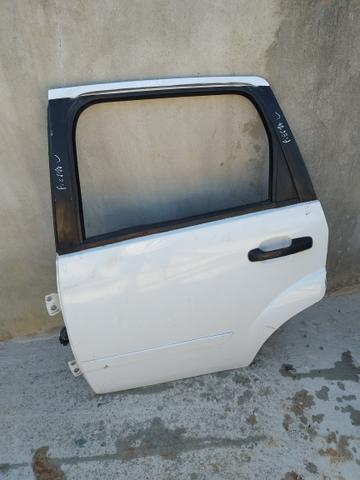 Porta dianteira traseira fiesta hatch e sedan - Foto 2