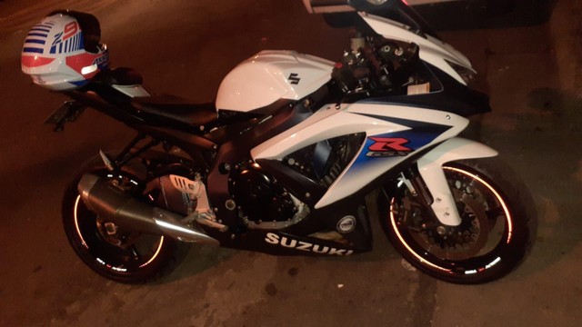 VENDE SE ESSA MOTO SUZUKI.