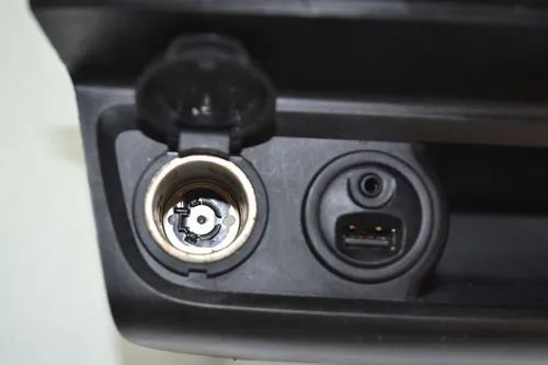 Moldura Porta Treco Entrada Usb Auxiliar Peugeot 208 Origina - Foto 2