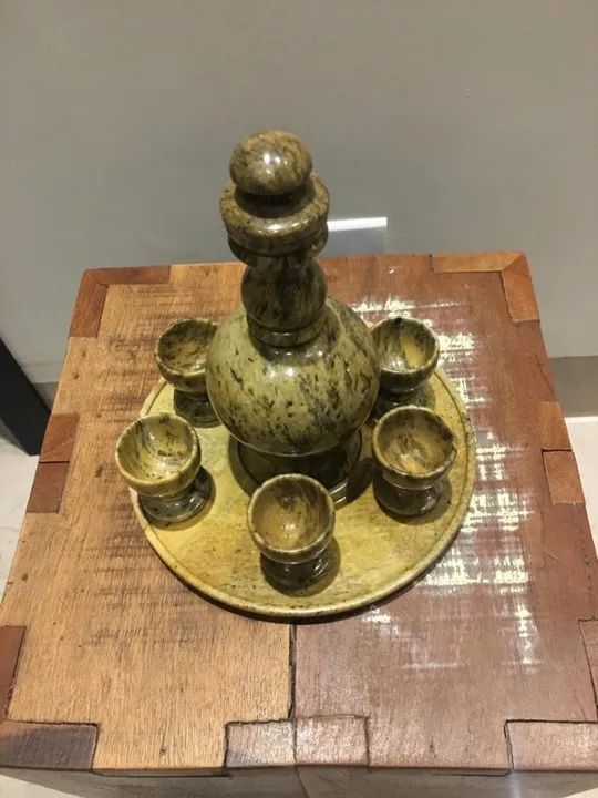Conjunto lindo e sofisticado de licoreira em pedra sabão, com prato suporte + 6 tacinhas - Foto 3