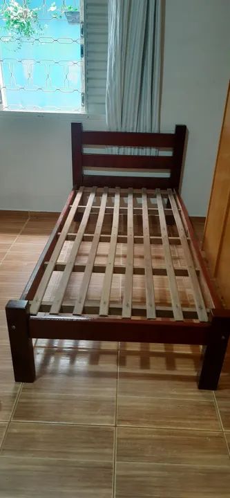 Cama de Solteiro em Madeira Maciça