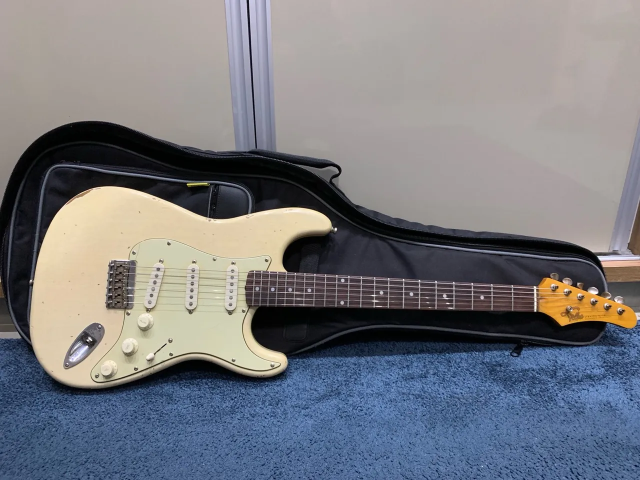 Vendo Guitarra Velhaguitarra - R$ 10.990