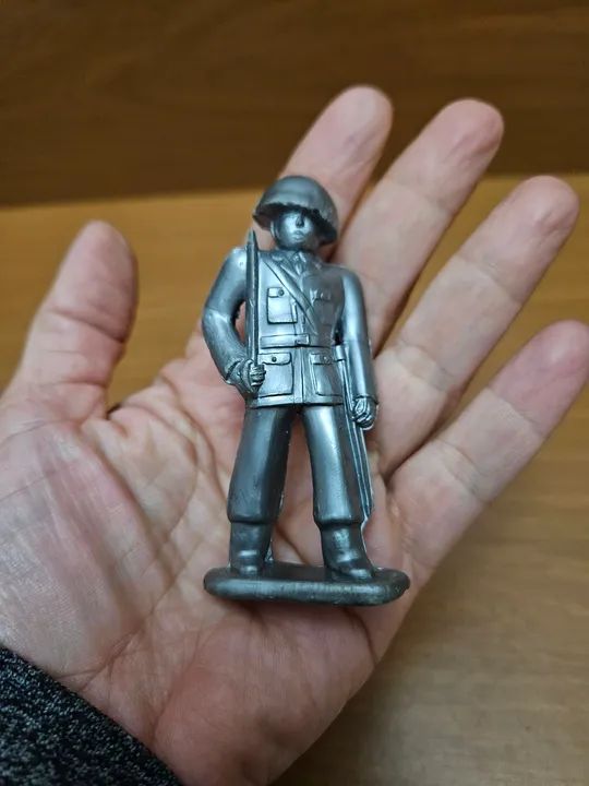 Brinquedo antigo soldadinho