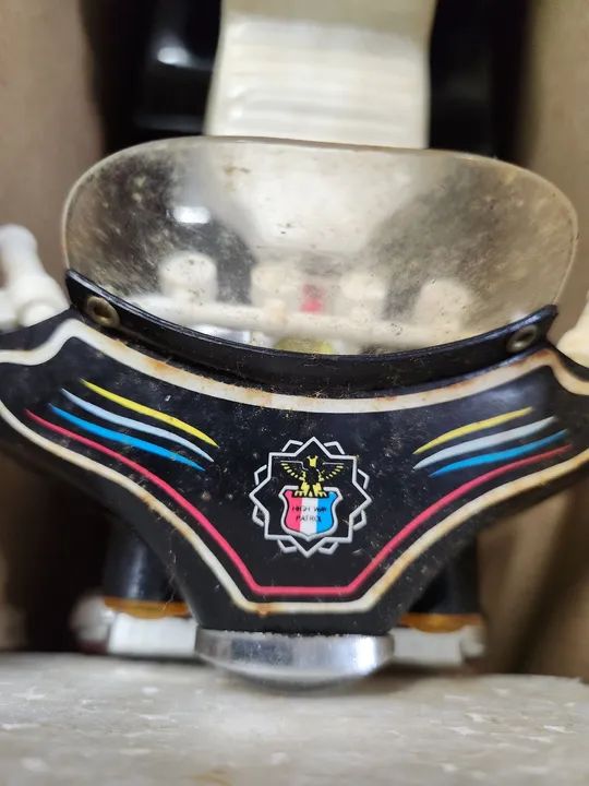 BRINQUEDO ANOS 90 - MOTO POLICIAL COM SOM E LUZ - Foto 4