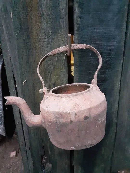 Chaleira de Ferro Antiga - Foto 2