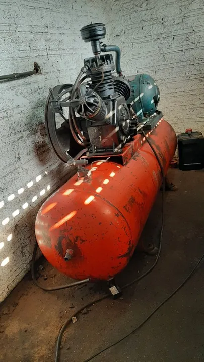 Compressor de Ar Trifásico 220/380 V A12x s/juros no cartão