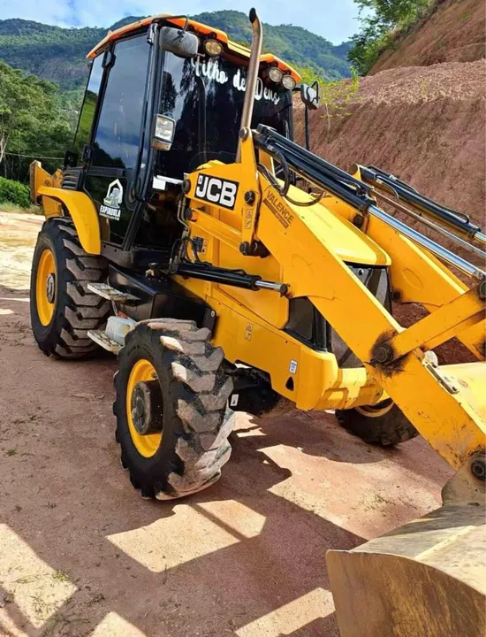 2015 CASE Retroescavadeira 580 N