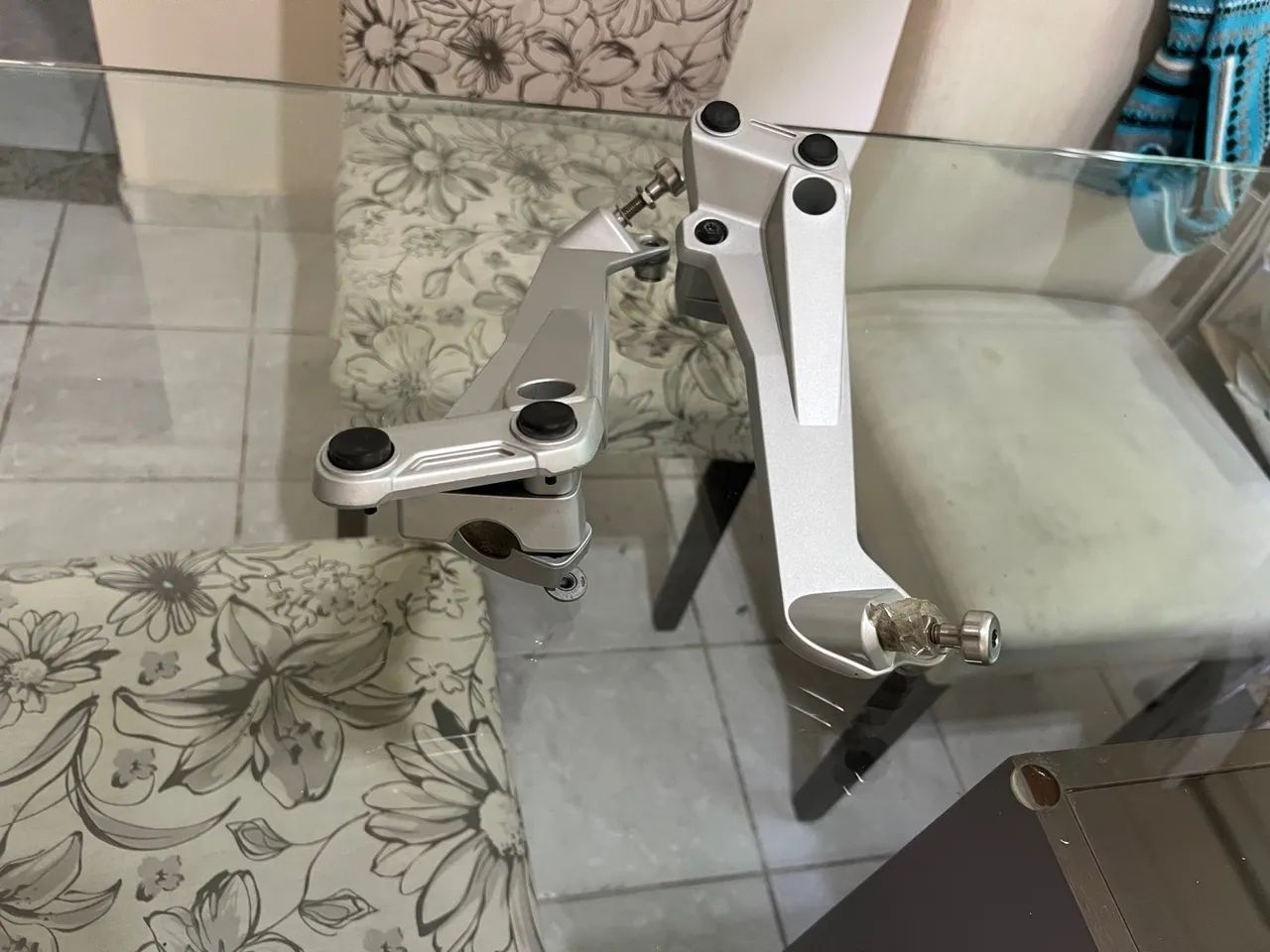 suporte das malas laterais bmw 1200 original  - Foto 2