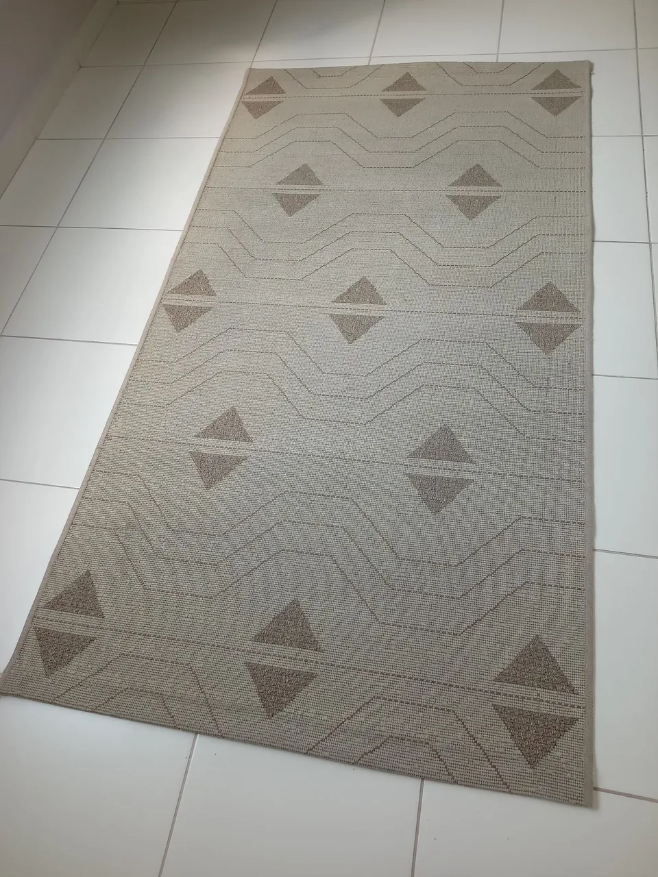 Tapete tipo sisal, retangular, em bom estado,1.85x 1.00m,