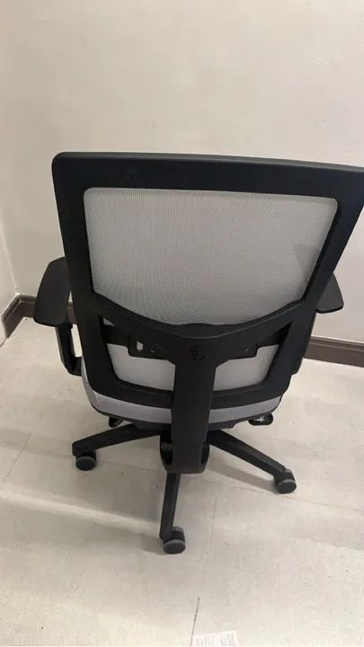 Cadeira de Escritório Giratória com Rodinhas - Foto 3