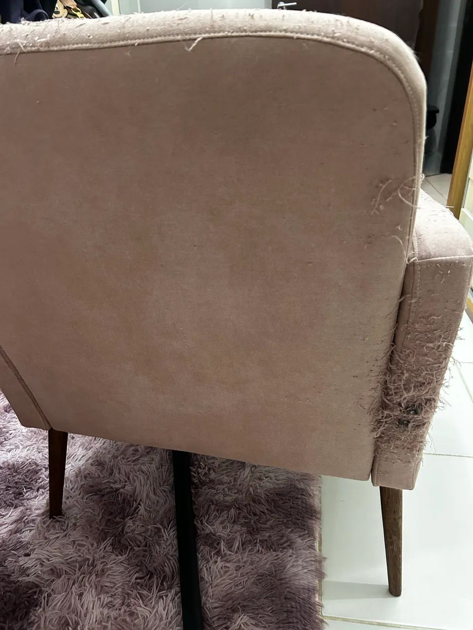 Poltrona Rose com avarias