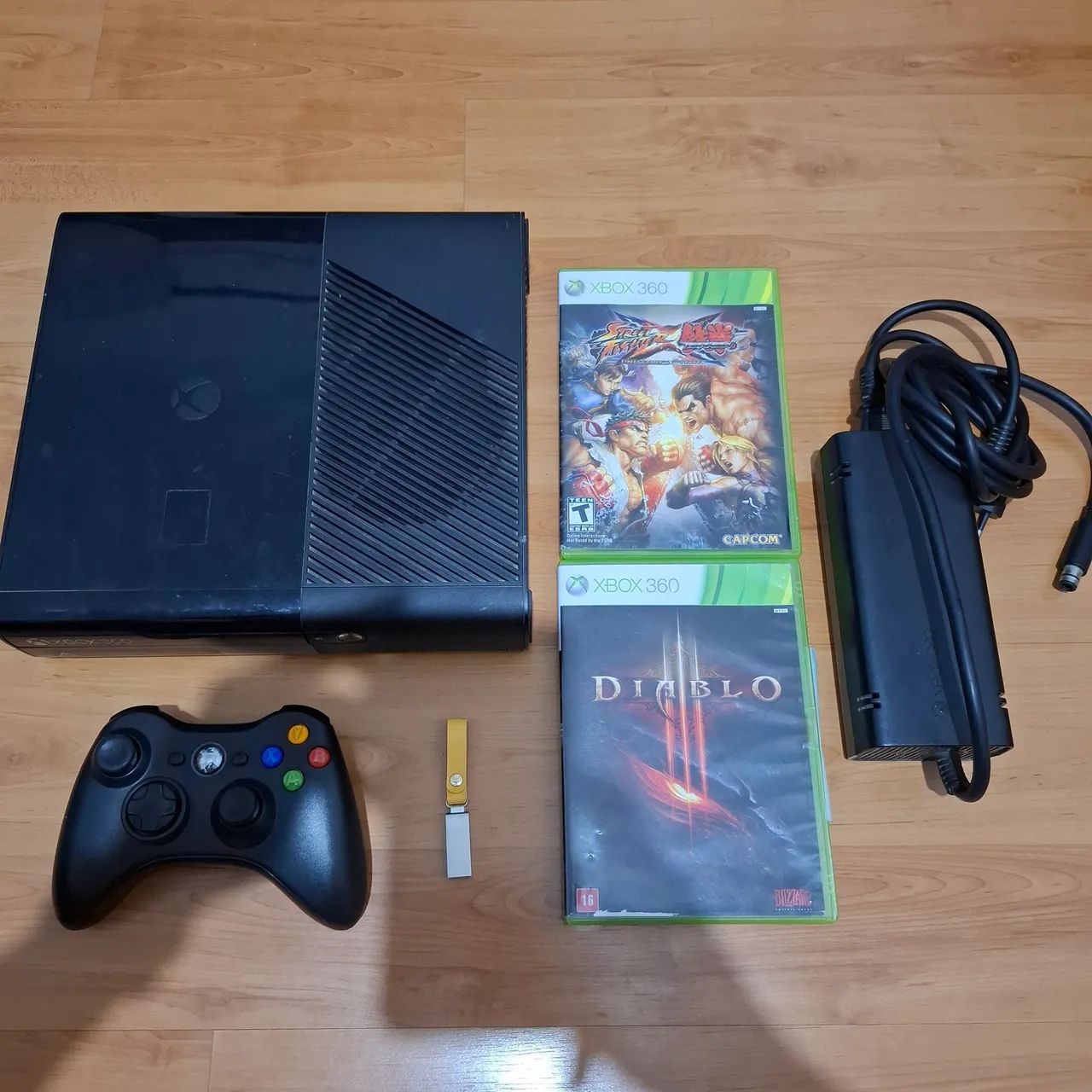 Xbox 360 com jogos e controle