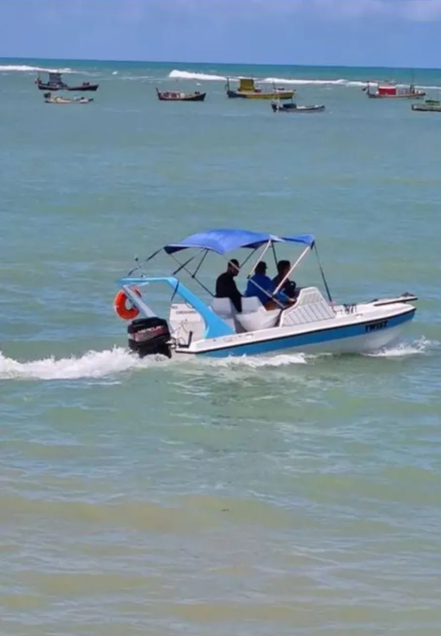 Lancha Super Six motor Mercury 60HP 2T