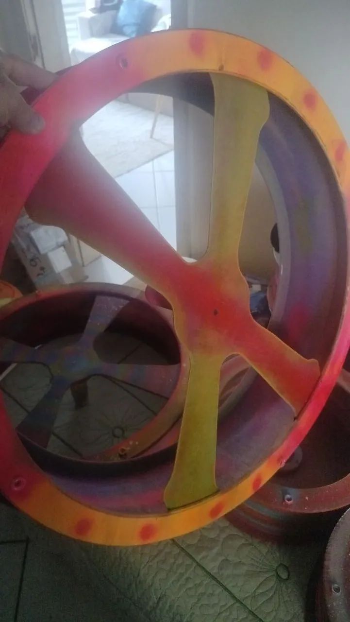 Carretilha pra pipas com cores vibrantes - Foto 2