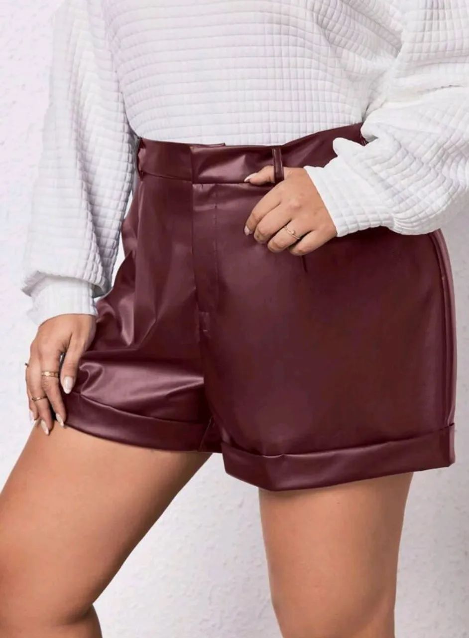 Shorts vinho em couro Pu  - Foto 3