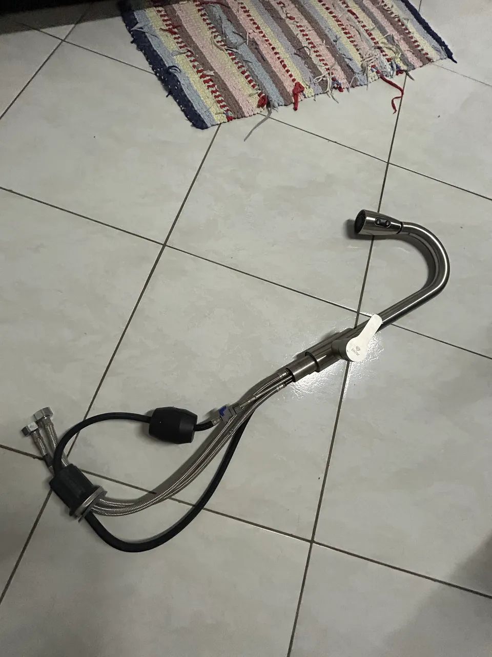 Vendo torneira gourmet mono comando inox OBS: USADA 3 DIAS