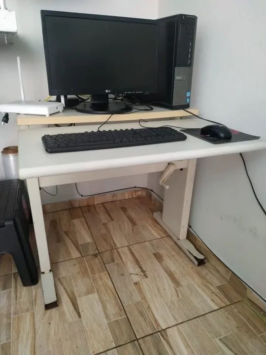 Mesa para home office usada em bom estado 