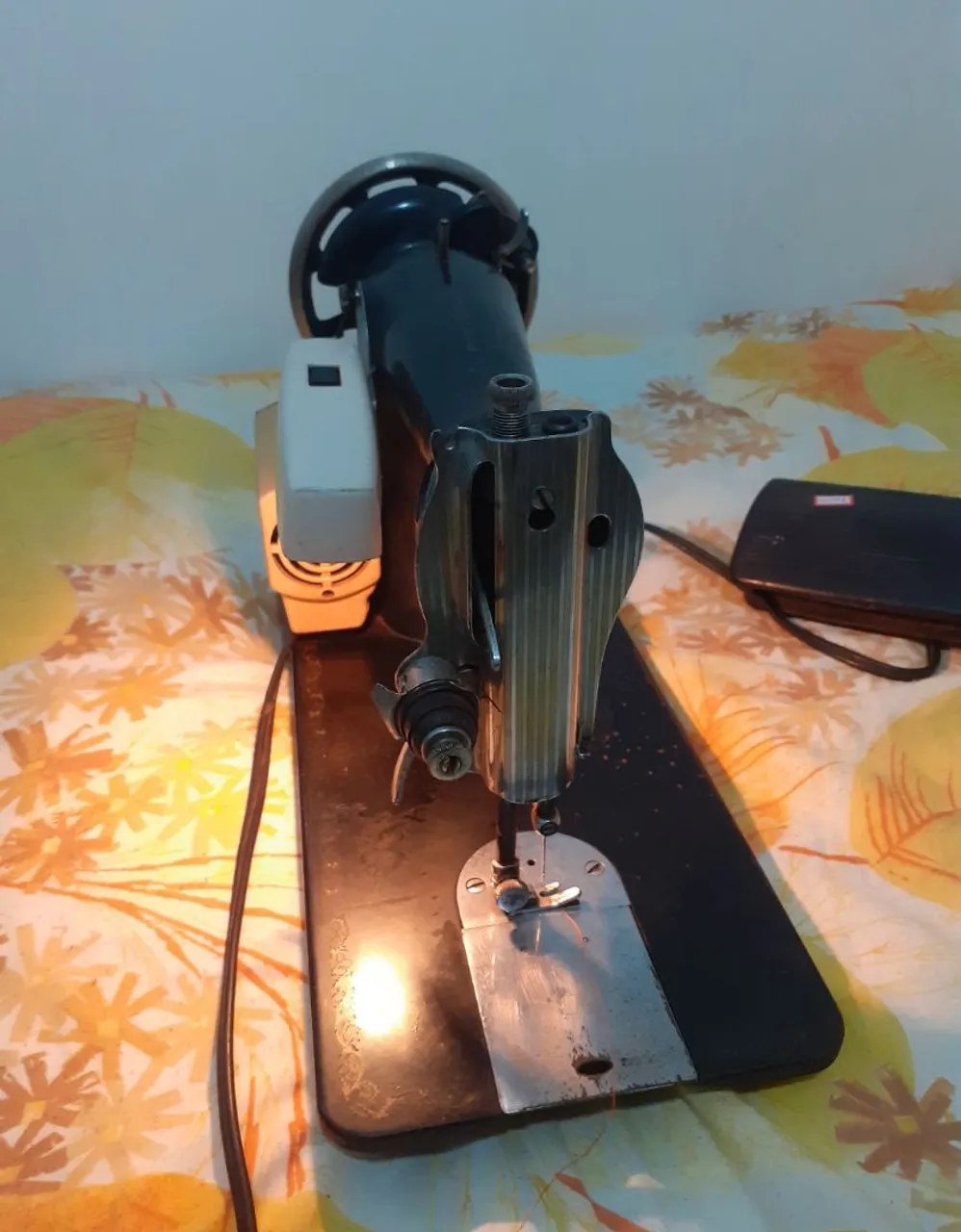 Máquina de Costura Antiga - Funcionando Perfeitamente