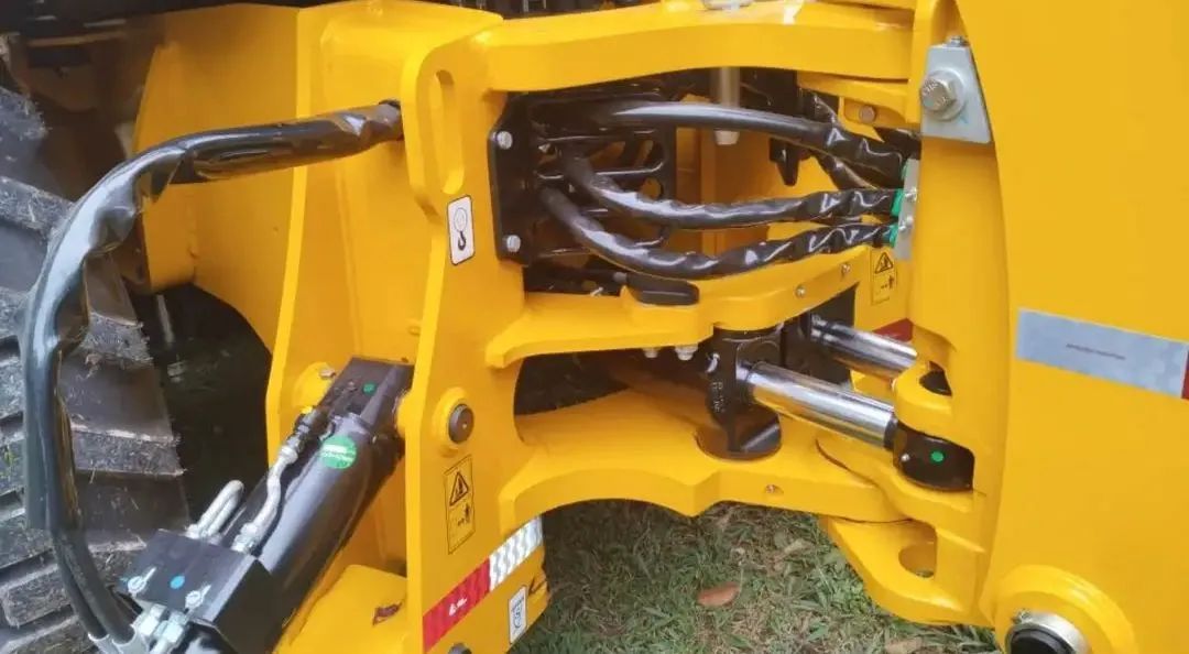 Retroescavadeira JCB - Foto 5