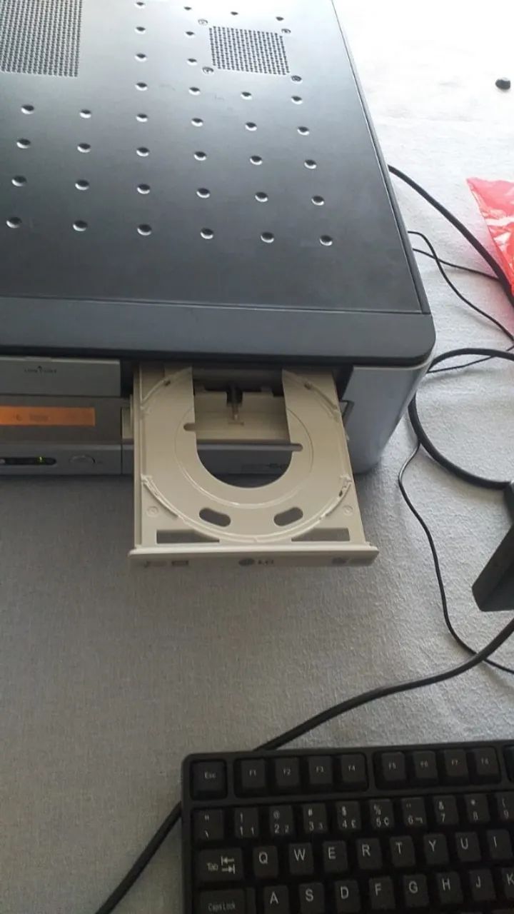 CPU marca CoupDen modelo Future Dreamers, praticamente sem uso - Foto 4