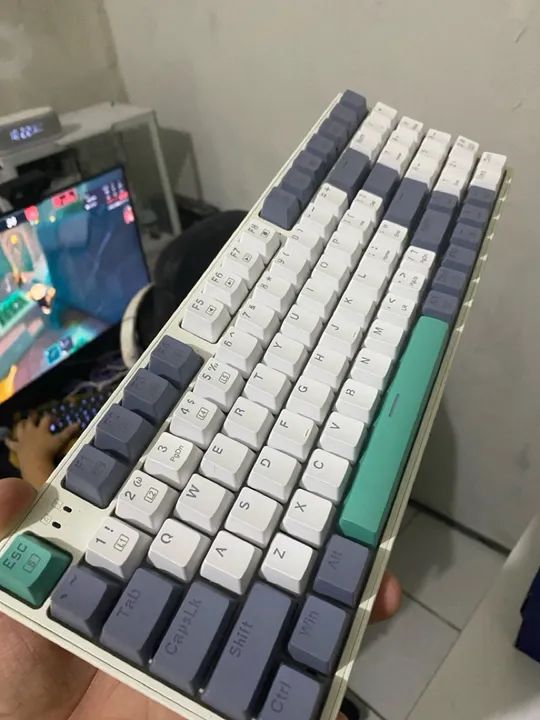 Teclado mecânico gamer com defeito 