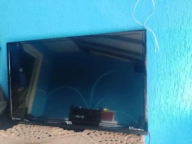 TV Semp Toshiba 32 - Tela danificada. Ideal para retirada de peças conforme necessidade.