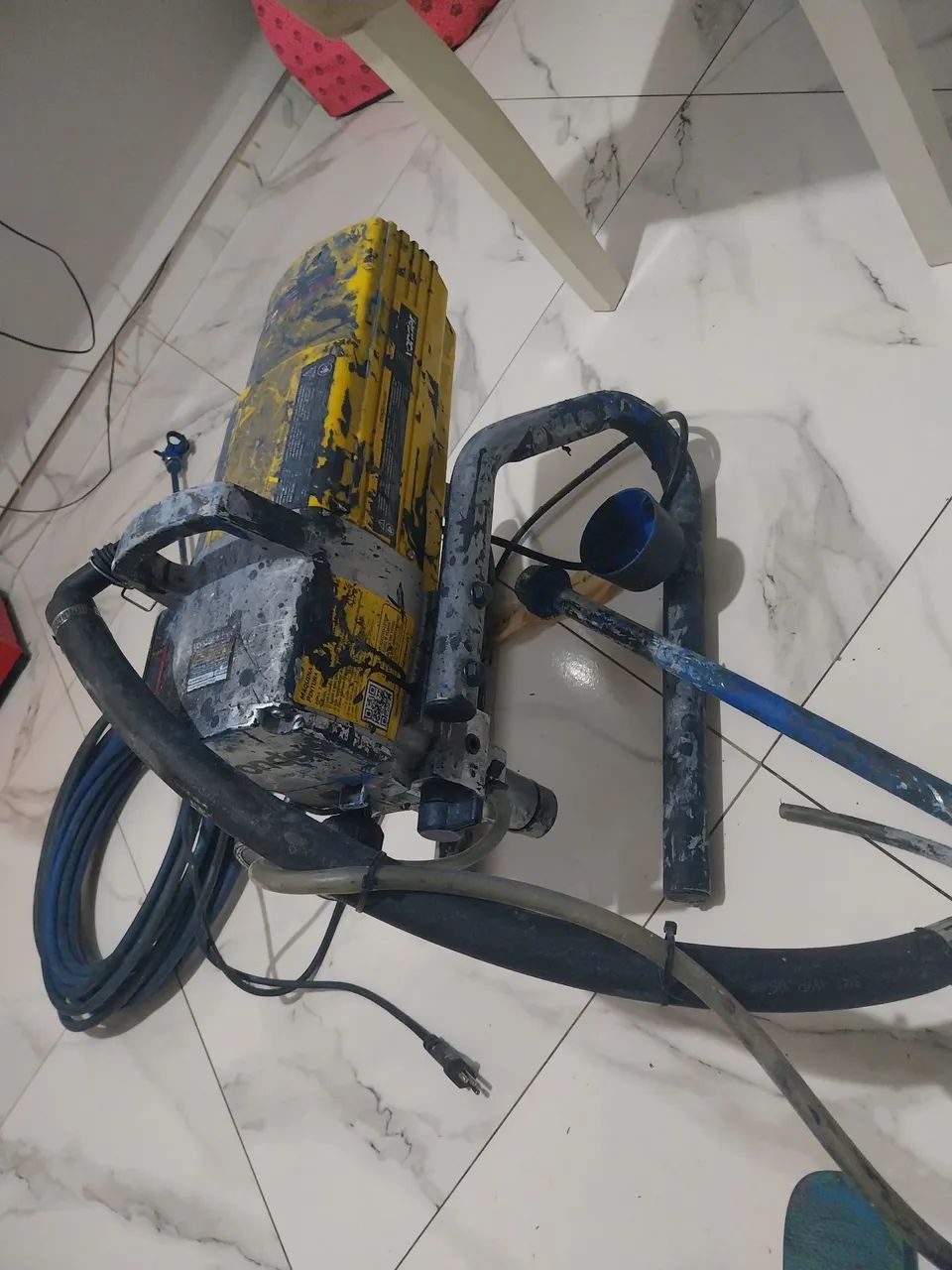 Maquina de pintura ariles semi nova  - Foto 2